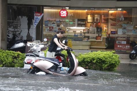 下雨停課|颱風凱米挾豪雨26日全台停班課一覽 高雄台南等9縣市。